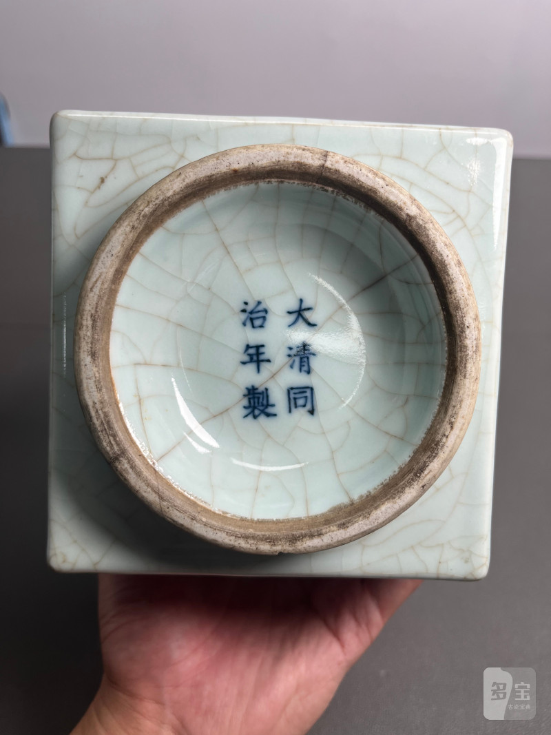 清同治  粉青釉模印八卦纹琮式瓶 - 图12